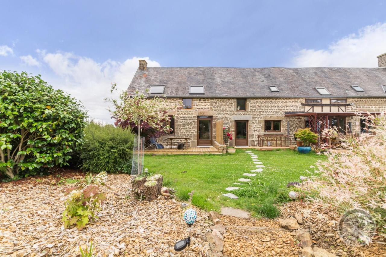 Le Jardin Des Fees Savigny-le-Vieux Exterior foto