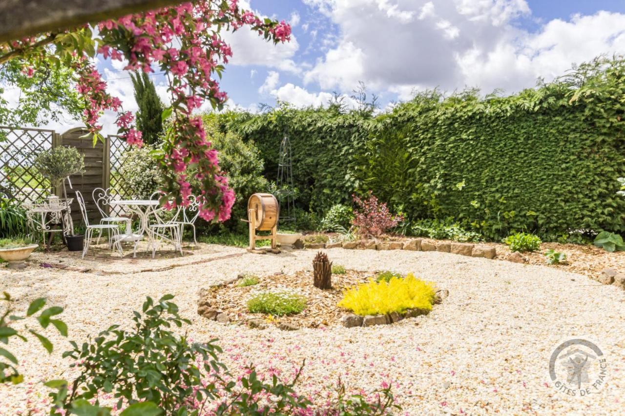 Le Jardin Des Fees Savigny-le-Vieux Exterior foto