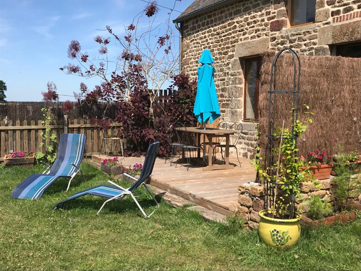 Le Jardin Des Fees Savigny-le-Vieux Exterior foto